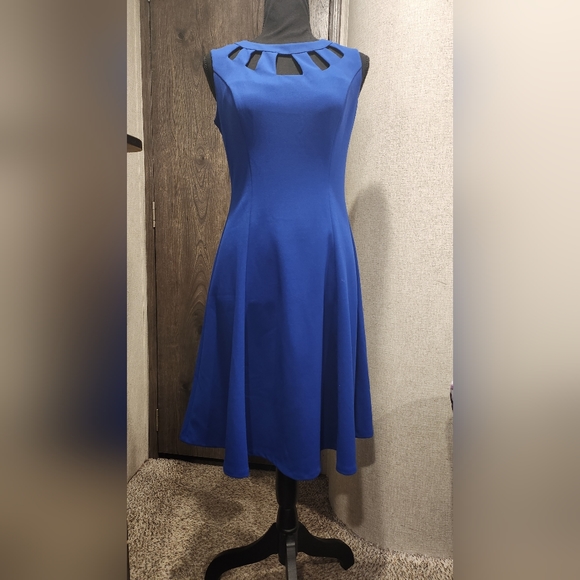 Elegant Dress For Women - Picture 1 of 9